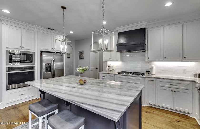 NEW PRICE!!! WELCOME TO 705 QUEENS CT. in the Gated Kensington - photo 19