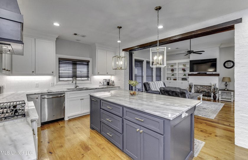 NEW PRICE!!! WELCOME TO 705 QUEENS CT. in the Gated Kensington - photo 22