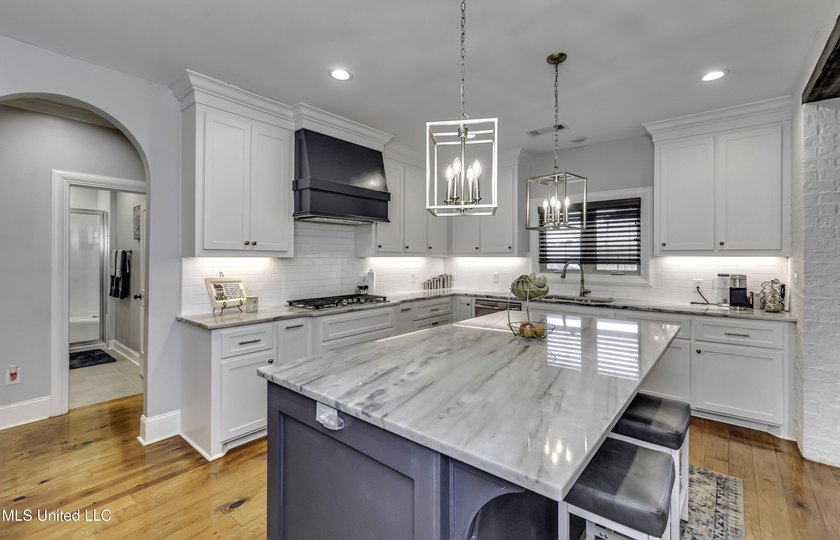 NEW PRICE!!! WELCOME TO 705 QUEENS CT. in the Gated Kensington - photo 23