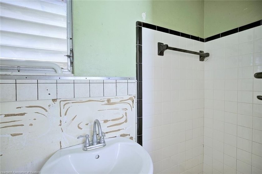 Welcome home to this adorable 2 bedroom, 2 bath home nestled on - photo 24