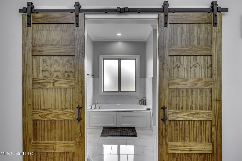 NEW PRICE!!! WELCOME TO 705 QUEENS CT. in the Gated Kensington - photo 28