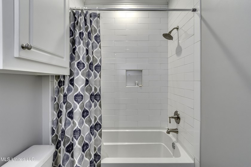 NEW PRICE!!! WELCOME TO 705 QUEENS CT. in the Gated Kensington - photo 37