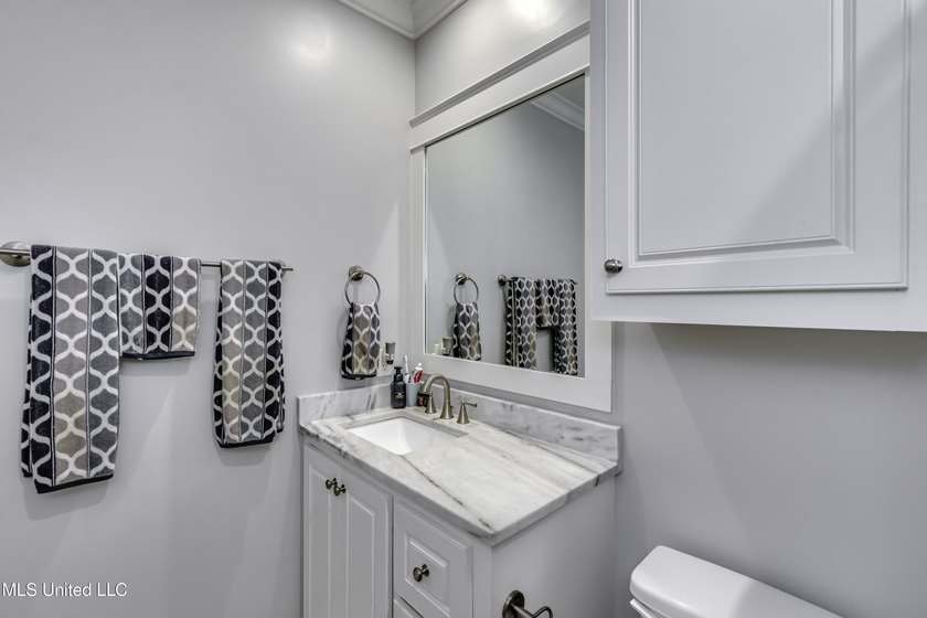 NEW PRICE!!! WELCOME TO 705 QUEENS CT. in the Gated Kensington - photo 38