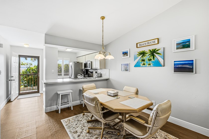 Second floor with high ceilings fully &amp; beautifully furnished - photo 5