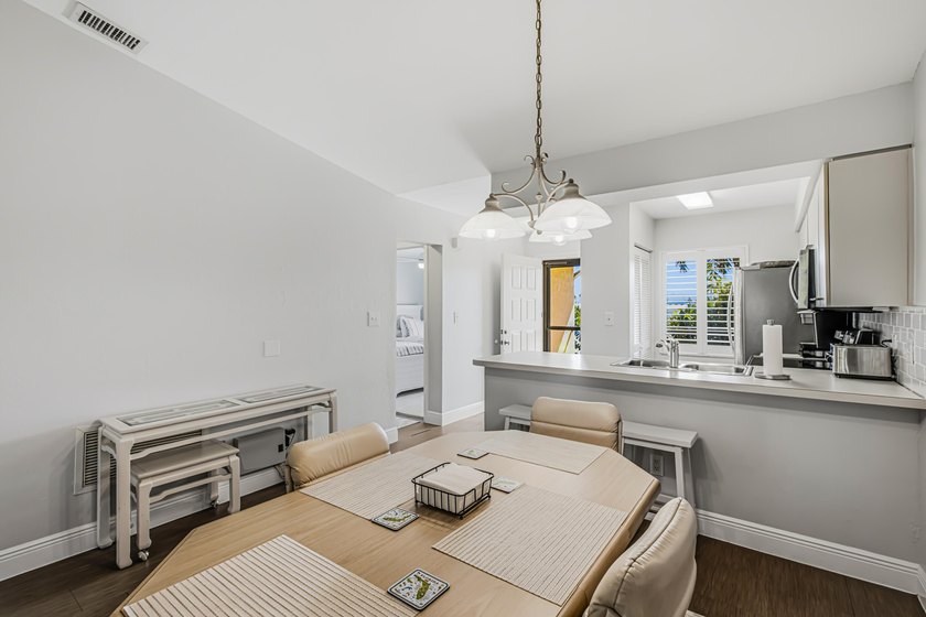 Second floor with high ceilings fully &amp; beautifully furnished - photo 6