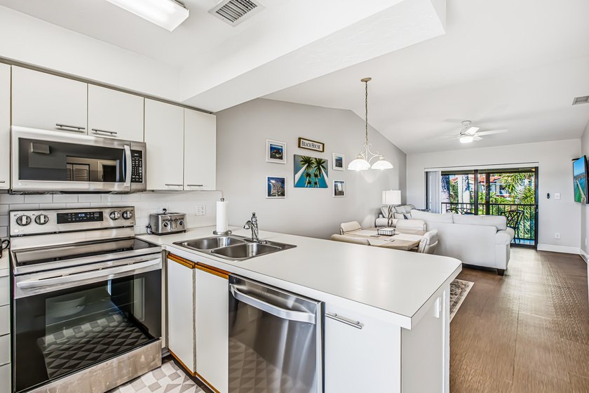Second floor with high ceilings fully &amp; beautifully furnished - photo 8