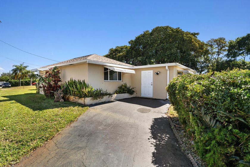 Rare opportunity to own a versatile home featuring two primary - photo 3