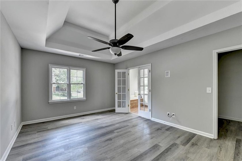 Welcome to this beautifully updated 5-bedroom, 3-bathroom home - photo 34