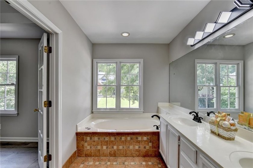 Welcome to this beautifully updated 5-bedroom, 3-bathroom home - photo 39