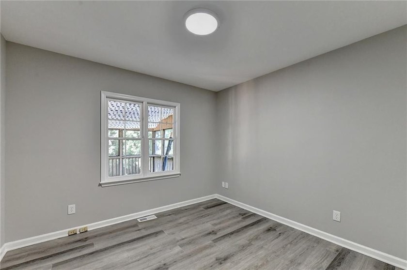 Welcome to this beautifully updated 5-bedroom, 3-bathroom home - photo 43