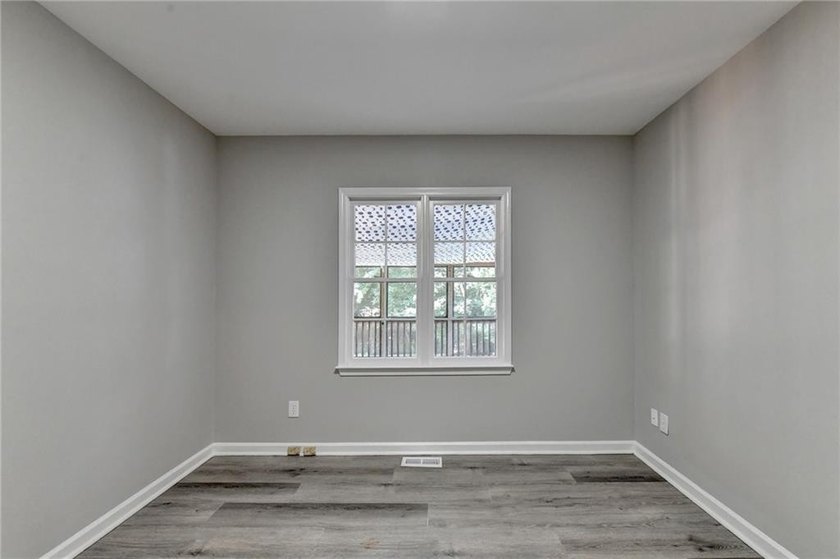 Welcome to this beautifully updated 5-bedroom, 3-bathroom home - photo 44