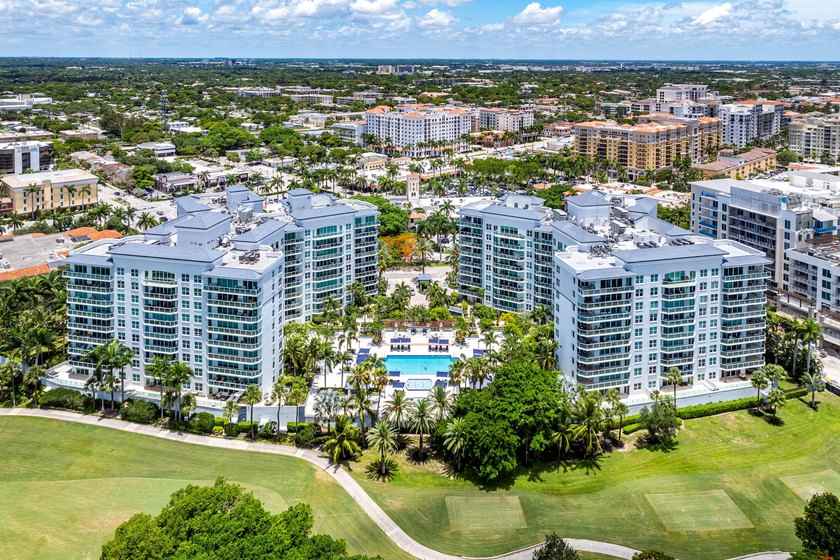 Experience luxury living in this beautifully renovated 2 bedroom - photo 2