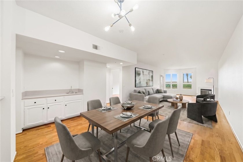 Perched in Signal Hill, this rare single-level 2-bed, 2-bath - photo 6