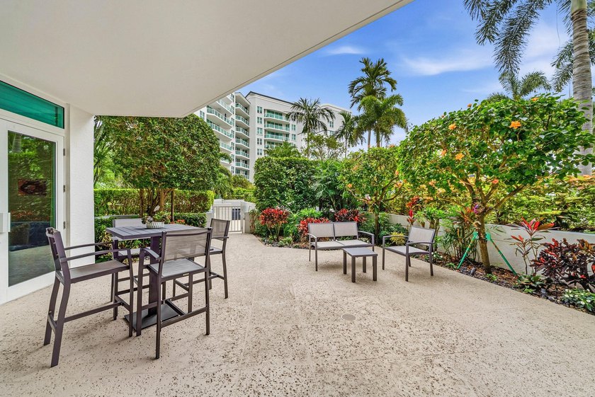 Experience luxury living in this beautifully renovated 2 bedroom - photo 6