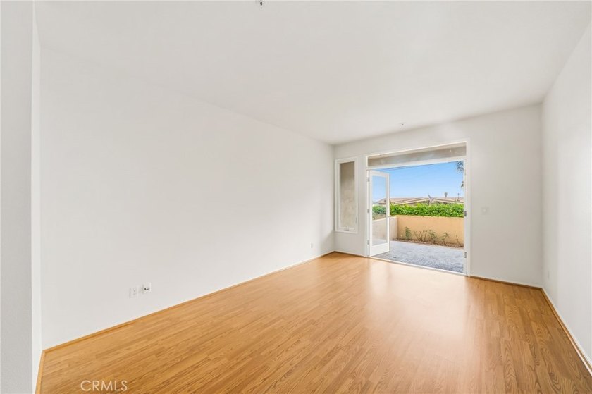 Perched in Signal Hill, this rare single-level 2-bed, 2-bath - photo 9