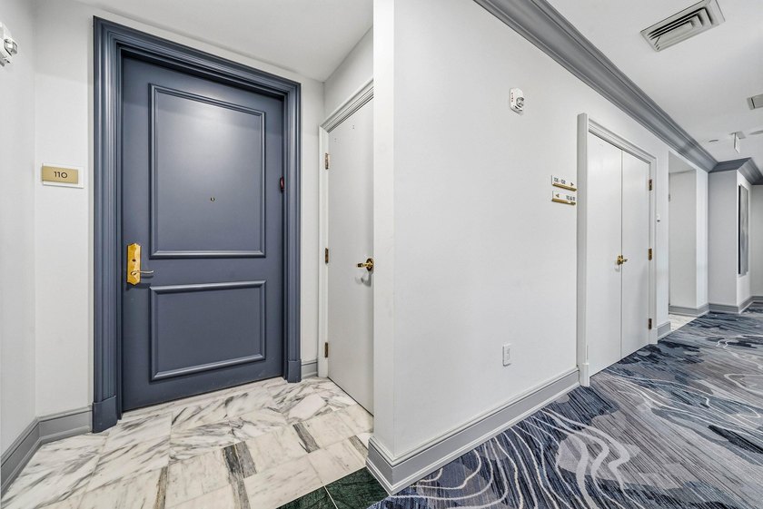 Experience luxury living in this beautifully renovated 2 bedroom - photo 10