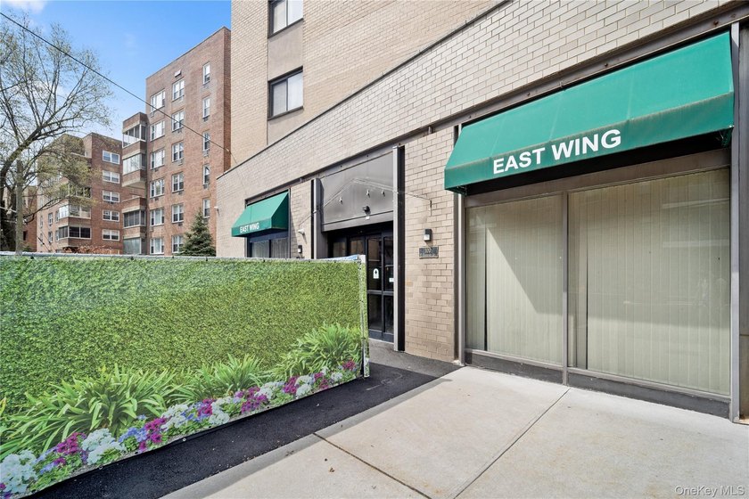 Commuter's dream with assigned outdoor parking! Welcome to - photo 23