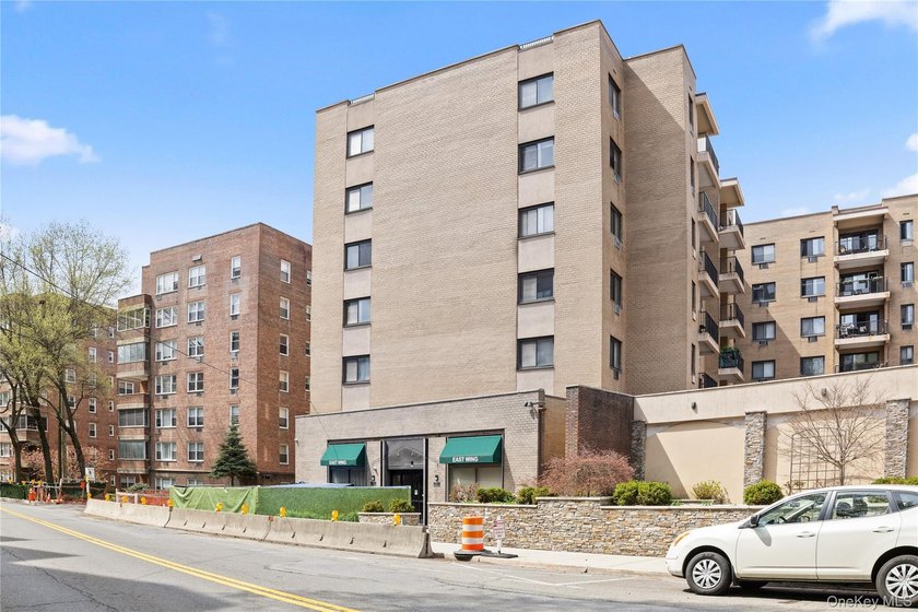 Commuter's dream with assigned outdoor parking! Welcome to - photo 25