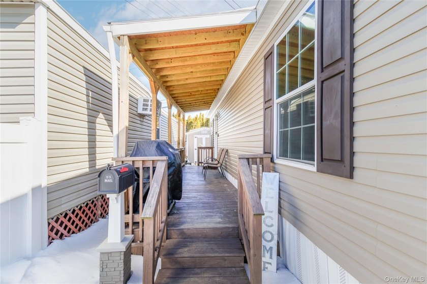 Located in a waterfront manufactured home community in Islip - photo 2