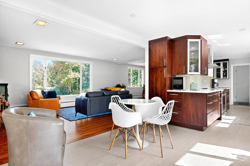 Looking for single level living in the heart of Falmouth? Look - photo 9