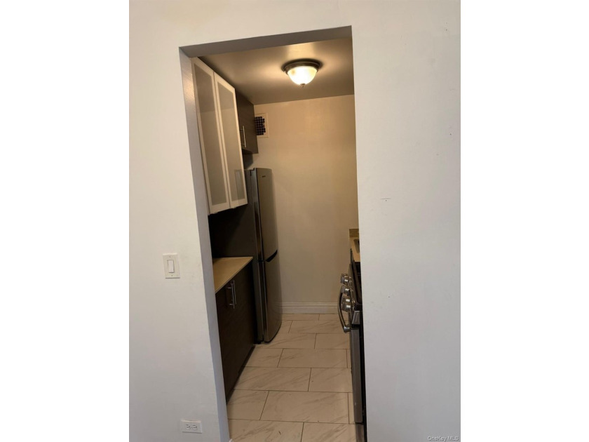 Welcome to Apartment 405, a well-maintained and spacious - photo 14