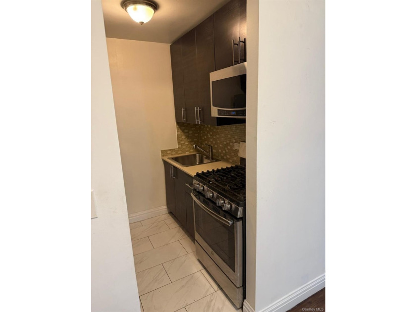 Welcome to Apartment 405, a well-maintained and spacious - photo 15