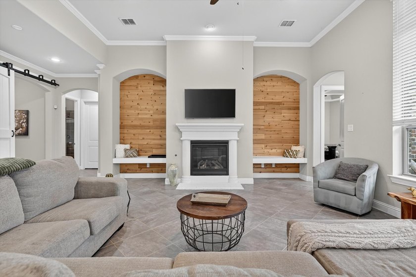 MOTIVATED SELLER!!! Offering $10,000 in concessions towards a - photo 9