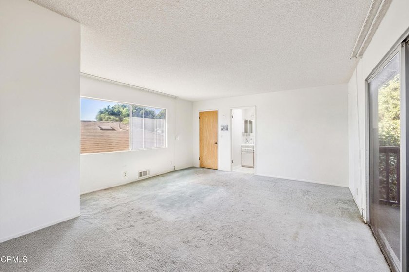 Opportunity awaits in this spacious Ventura home located in a - photo 12