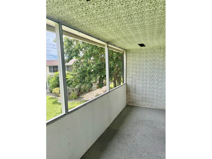 Fully remodeled unit on a quite tree lined street! Gated - photo 11