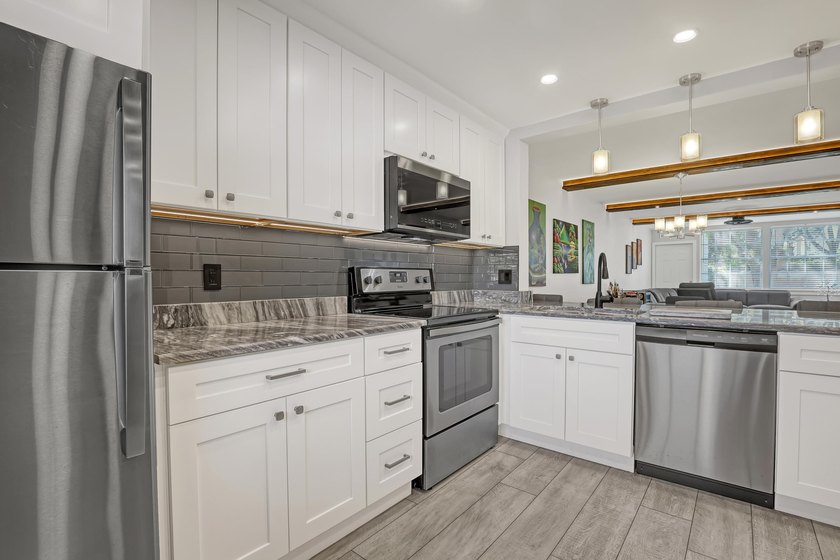 Welcome to this beautifully updated, light-filled corner unit - photo 7