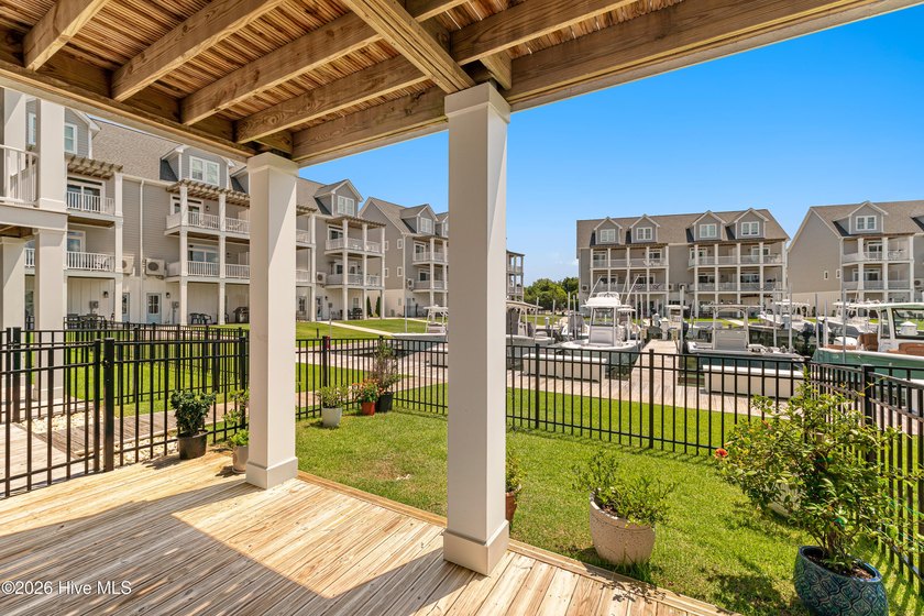 Marinafront 3-bedroom, 3.5-bath townhome in desirable Inlet Cove - photo 38