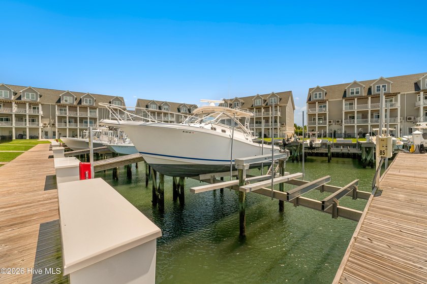 Marinafront 3-bedroom, 3.5-bath townhome in desirable Inlet Cove - photo 39