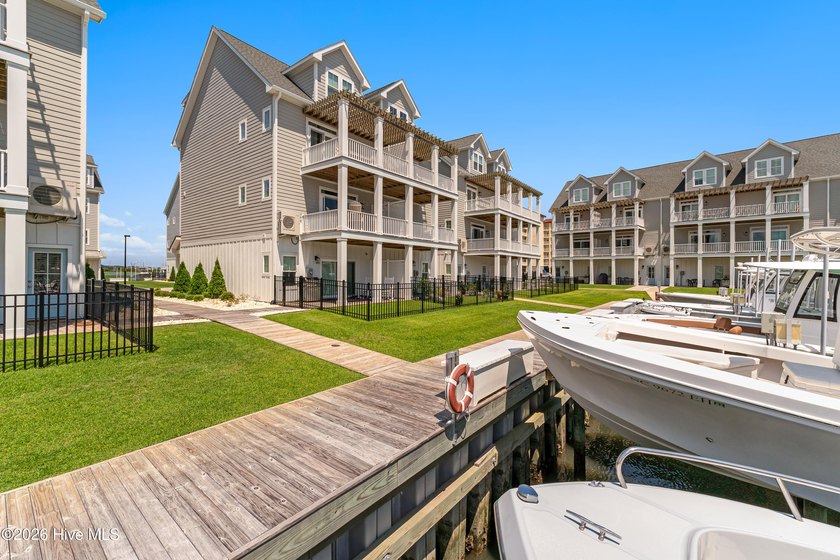 Marinafront 3-bedroom, 3.5-bath townhome in desirable Inlet Cove - photo 42