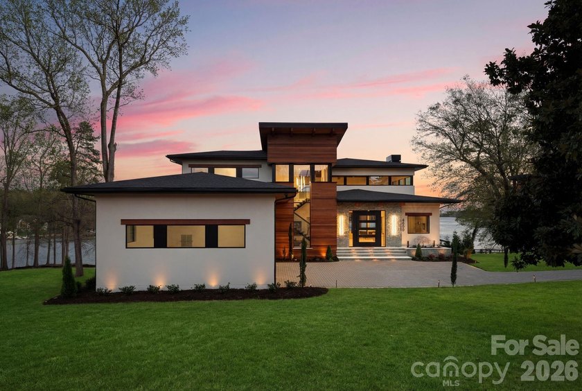 Exquisite Waterfront Masterpiece on Lake Wylie - Discover an - photo 3