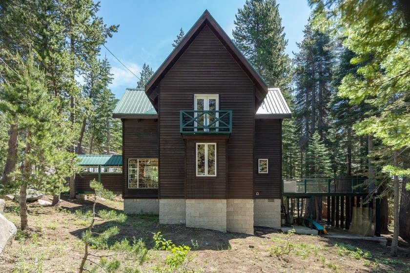 Exceedingly well-built and truly one of a kind, this charming - photo 3