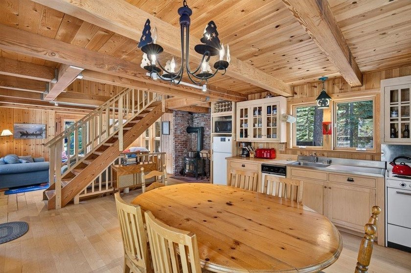 Exceedingly well-built and truly one of a kind, this charming - photo 8