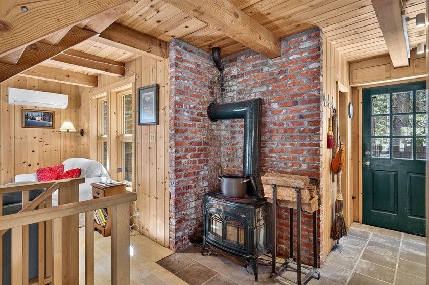 Exceedingly well-built and truly one of a kind, this charming - photo 10