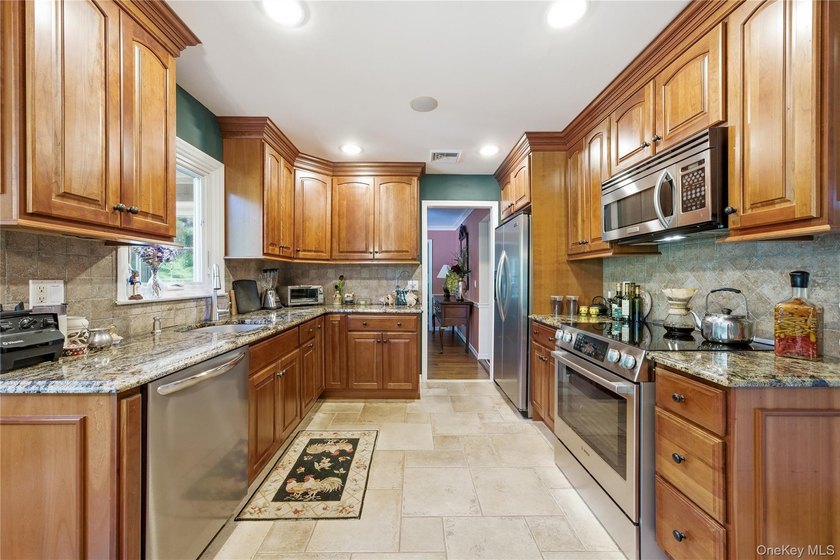 Welcome to this stately, immaculately maintained 4 bedroom, 2.5 - photo 17