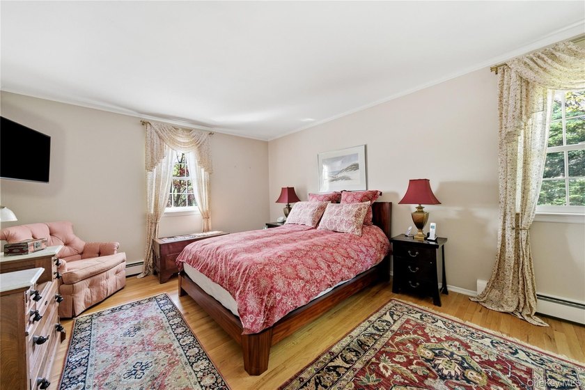 Welcome to this stately, immaculately maintained 4 bedroom, 2.5 - photo 23