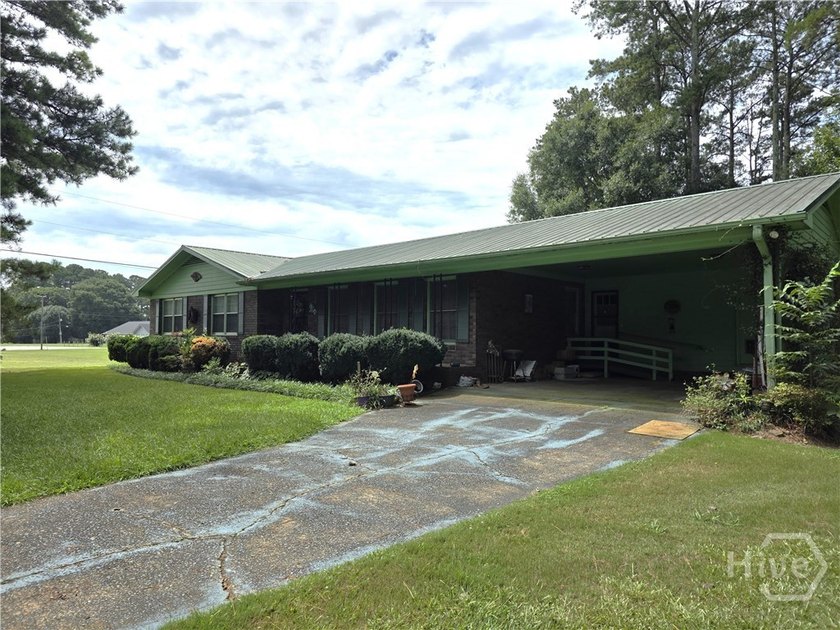 Opportunity awaits with this solid 1978 four-sided brick ranch - photo 3