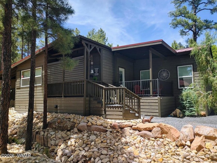 Cozy 3-bedroom, 1.5-bath home in the desirable White Mountain - photo 6