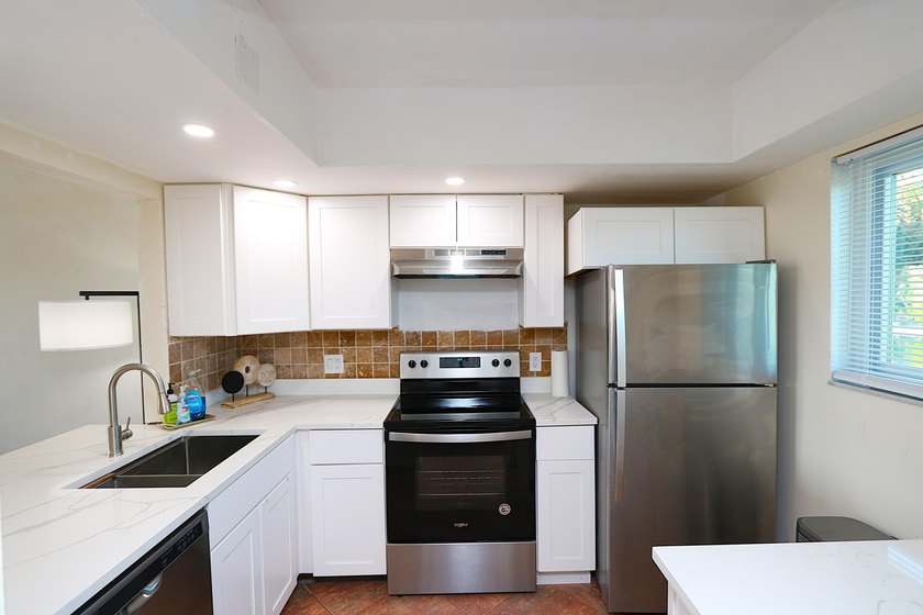 WELCOME TO GULF WINDS EAST! THIS LARGE 2 BEDROOM 2 BATH SECOND - photo 3