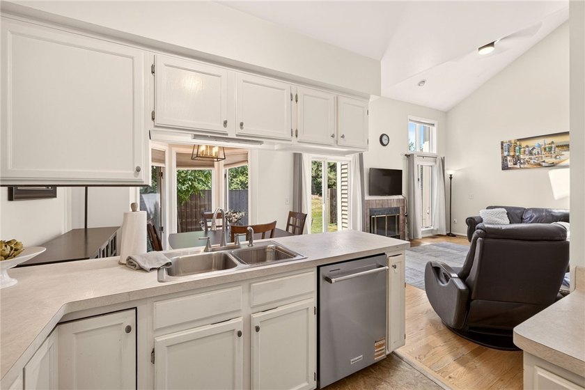 Welcome to 27 Neville Lane, nestled in the heart of Brighton! - photo 11