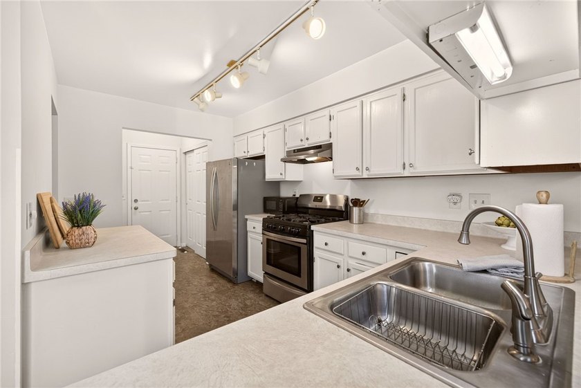 Welcome to 27 Neville Lane, nestled in the heart of Brighton! - photo 15