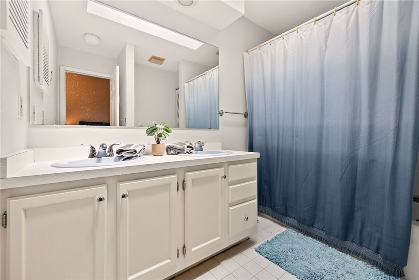 Welcome to 27 Neville Lane, nestled in the heart of Brighton! - photo 24