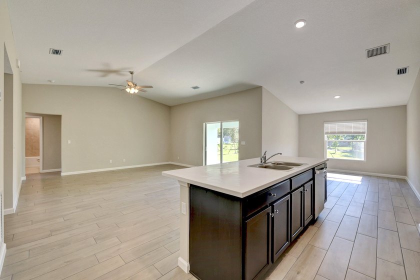 THE AMAZING VERONA 2 MODEL BUILT BY AWARD WINNING SYNERGY HOMES - photo 12