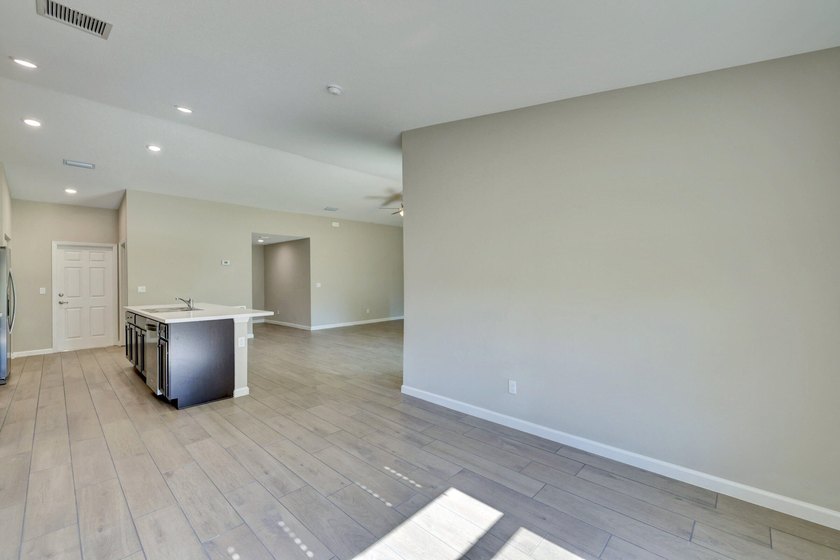 THE AMAZING VERONA 2 MODEL BUILT BY AWARD WINNING SYNERGY HOMES - photo 14