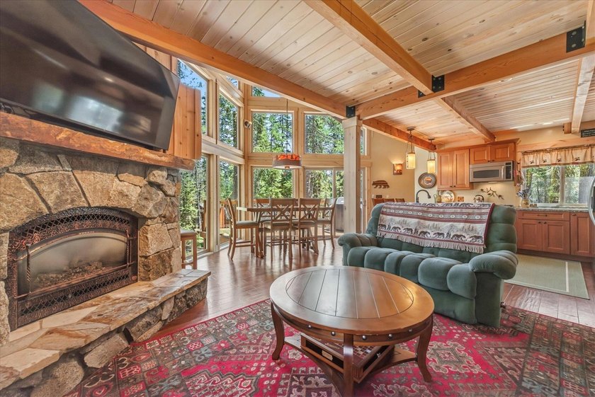 Tucked into a peaceful setting with a location that's hard to - photo 8
