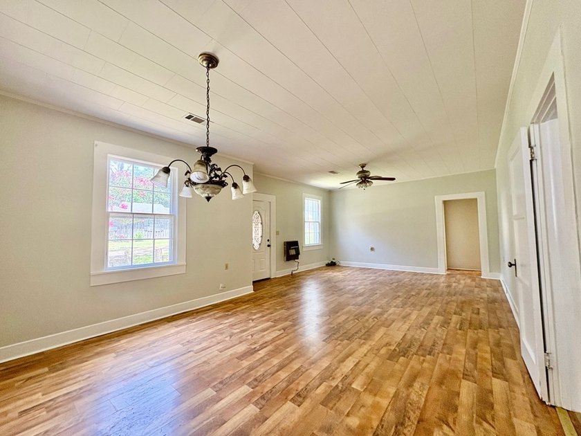 Charming and affordable 3-bedroom, 1-bath brick home! Features - photo 4