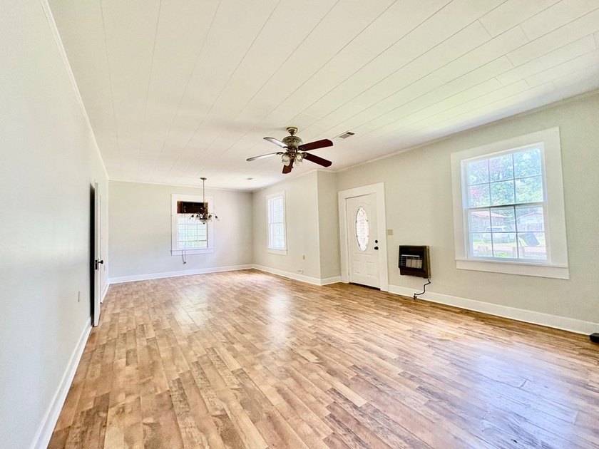 Charming and affordable 3-bedroom, 1-bath brick home! Features - photo 5